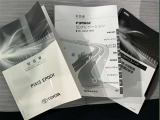 メンテナンスノート、取扱説明書です。 その車の整備記録が事細やかに記録されています。 車が生まれてから今までどのような道を歩んできたのか判るとても重要な物ですよ。