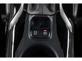電動パーキングブレーキを搭載。スイッチ操作でパーキングブレーキを作動・解除することが可能ですので、操作の力が不要ですよ♪
