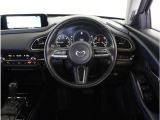 【運転席】最適なドライビングポジションでドライブをお楽しみください。
