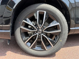 純正アルミホイールです。タイヤサイズは、225/50R18です。
