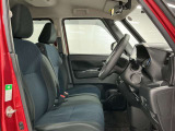 【運転席】シート周りは使用感も少なく、良好な状態となります。丁寧につかわれていたことがよくわかります。