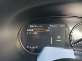 前方車両との衝突防止のサポート機能やアクセルとブレーキを踏み間違えた時のサポート機能など、安全装備が充実してて心強いです!!
