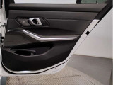 車の乗り降りの際に必ず触るドアハンドルです。使用感が気になる方はお気軽にお申し付けくださいませ。