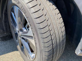 タイヤサイズは205/55R17になります。純正のアルミホイール使用しています。