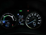 運転に役立つ情報を分かりやすく表示するマルチインフォメーションディスプレイを中央に配したとても見やすいメーター☆
