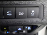 オートマチックハイビームとは、先行車や対向車のライトを認識し、ハイビームとロービームを自動で切り替える機能です。夜道の視界を確保します。詳細は販売店スタッフまでおたずねください。