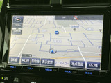 高画質で表示される地図画面は視認性に優れ、安全運転をサポートします。スムーズなナビ操作で、快適に目的地まで案内します。