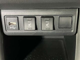 寒い季節もスイッチ一つでシートがポカポカに!これはかなり快適です!運転席と助手席にございます!!!