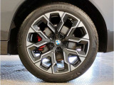 【BMWアロイホイル】軽量かつ強度に拘ったアロイホイル。走行性能ポテンシャルを引き出す設計。車の足元を引き締めてくれる大きなポイントはアロイホイルです。
