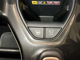【インテリジェントパーキングアシスト】ハンドル操作をシステムが自動制御し、駐車を支援。 ドライバーはアクセルとブレーキの操作と、周囲の安全確認に専念することができます。