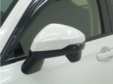 ◆ドアミラーウインカー◆ドアミラーにウインカーを装備しています。対向車に自身の進行方向を合図し安全に運転できます。