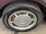 足元が整っていると、車全体がすっきりとした印象になります。丁寧に清掃を済ませており、気持ちよく乗り出せる状態です。まずは実車の雰囲気をご覧ください。