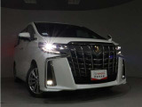 高輝度で点灯速度が速く、しかも消費電力の少ないLEDヘッドライトが装備されています!LEDの明るい光が走行中の視界の確保をサポートして、夜のドライブがより楽しく安全に運転できます♪