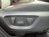 パワーシート搭載。微妙な調整が手軽にでき、ピッタリのポジションで運転することが可能です。