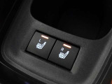 運転席&助手席にはシートヒーター付きです