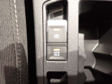 ☆電動パーキングブレーキ搭載!坂道や渋滞時に便利なオートホールド機能も装備していますよ。