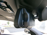 日本仕様のBMWではルームミラー内蔵型のETC車載器を採用しているので、後からつける必要がありません。