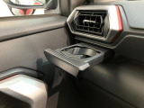 品質へのこだわり!フロアマットやシートなど車内をキレイに清掃し、ニオイや汚れなどを徹底的にクリーニングしてもらっております。室内はピカピカです☆