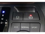 電動パーキングブレーキを搭載。スイッチ操作でパーキングブレーキを作動・解除することが可能ですので、操作の力が不要ですよ♪