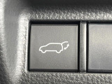 【パワーバックドア】スマートキーや運転席のボタンを押すだけでリアゲートが自動で開閉します!荷物を持っている時や、高い位置にあるバックドアを閉める際に便利な機能です♪