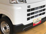 死角になりやすい左右方向の障害物をブザーで知らせてくれるコーナーセンサー搭載