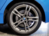 【BMWアロイホイル】軽量かつ強度に拘ったアロイホイル。走行性能ポテンシャルを引き出す設計。車の足元を引き締めてくれる大きなポイントはアロイホイルです。