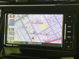 鮮明な地図表示で、スムーズなナビゲーションを実現。最新の交通情報も確認でき、安心ドライブをサポートします。