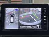 アラウンドビューモニター。上空から見下ろしているような映像で、スムースな駐車をサポートします。