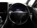 各操作スイッチなどもハンドルから手を放すことなく操作可能で安全運転に支援いたします!