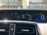 スタイリッシュなデザインのメーターは、必要な情報を一目で確認できます。運転状況を把握し、安全運転を心がけましょう。