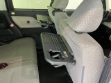 品質へのこだわり!フロアマットやシートなど車内をキレイに清掃し、ニオイや汚れなどを徹底的にクリーニングしてもらっております。室内はピカピカです☆