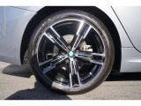 BMW承認の純正タイヤを装備しております☆お問合せ(無料ダイヤル)0078-6002-613077迄お待ちしております。大阪府吹田市芳野町5-55 毎水曜、第二・第三火曜日定休 営業時間10:00〜18:00