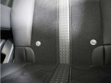 ◆ISOFIX◆シートベルトいらずでチャイルドシートと固定金具を連結するだけでがっちり固定できます。