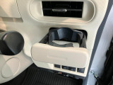 品質へのこだわり!フロアマットやシートなど車内をキレイに清掃し、ニオイや汚れなどを徹底的にクリーニングしてもらっております。室内はピカピカです☆