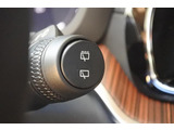 リアワイパーの作動は、ワイパーレバー先端のスイッチで行います。