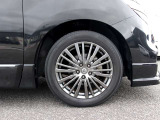 右フロント225/55R18タイヤ&専用アルミホイール!