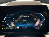 見やすいレイアウトにまとめられたインフォメーションディスプレイ。運転中に集中しながら必要な情報を把握することができます。