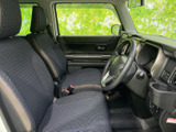 運転席側のドア内部。シンプルで使いやすい操作系の配置が、快適なドライブをサポートします。必要な機能がすぐに手の届く範囲にあります。