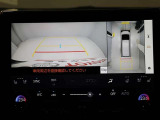 パノラミックビューモニターを装備。駐車場や交差点でクルマを真上から見るように周囲を確認できます。機能の詳細は販売店スタッフまでおたずねください。