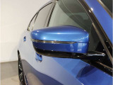 ドアミラーにはLEDウインカーが埋め込まれており、対向車からの視認性を高めております。