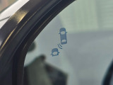 斜め後ろの死角にいる車両の存在を光って知らせてくれる機能です。車線変更時の安全運転をスマートにサポートいたします。