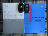 お持ちいただくだけでドアロックの開け閉めからエンジン始動までできちゃう賢く便利なスマートキーを装備!もうバッグやポケットからキーを出さなくても大丈夫ですよ