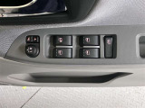 パワーウインドウは運転席ワンタッチ式になっています。挟み込み防止機能付きなので小さなお子様やペットの安全も確保します。