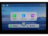 スマホやiPhoneと連携し、対応アプリを表示させて使うEONON製ディスプレイオーディオ。普段から使っている地図アプリや音楽アプリを大画面で表示して操作するなど、自分次第で使い方が広がります。