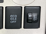 様々な情報を鮮明に表示。安全運転をサポートするとともに、快適な車内空間を演出します。