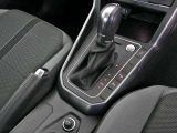 トランスミッションはギヤチェンジの切れ目がない滑らかな加速を実現する新世代「DSG」を搭載。