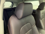 シートはフィット性も良く、楽な運転姿勢を保てます。シートヒーター付き!直接体を温てくれるので寒い日の運転も快適です。