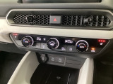【左右独立オートエアコン】左右席で独立温度コントロールが可能です。運転席はキンキンに冷やして助手席はマイルドにと言った設定が可能です☆暑さ寒さでケンカすることもなくなりますね♪
