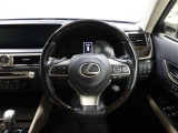 各操作スイッチなどもハンドルから手を放すことなく操作可能で安全運転に支援いたします!