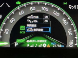 スピードメーター内のディスプレイ部に安全装備の設定状態が表示されます。